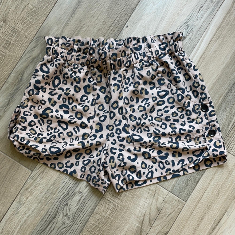 Leopard elastic waist shorts